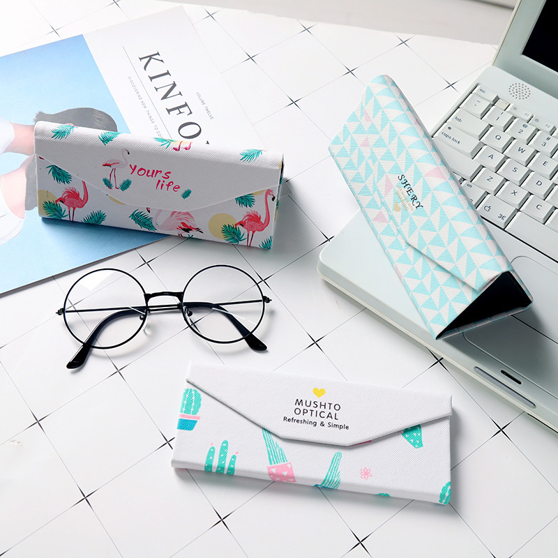 Wholesale custom male and female student South Korea small fresh cute creative personality portable folding triangle glasses box manufacturers Wholesale custom male and female student South Korea small fresh cute creative personality portable folding triangle glasses box manufacturers
