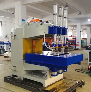 ��������c���C ����c���C ������躸�C ���^�c���C