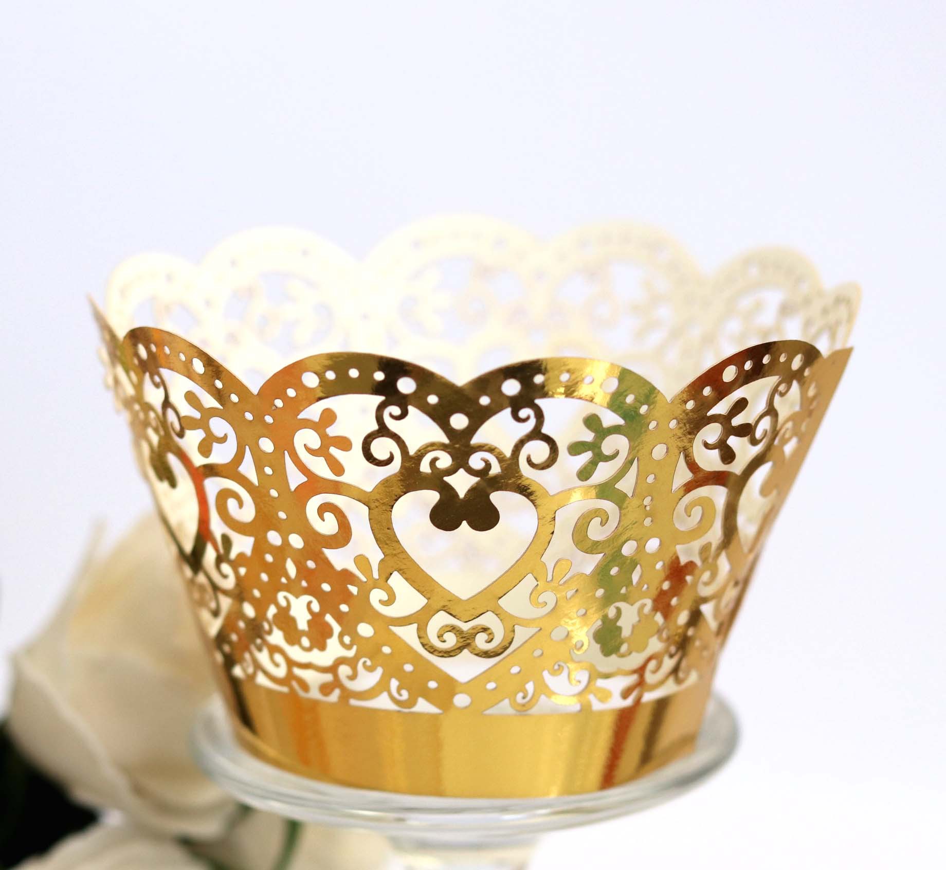 Nuevo láser de papel hueco borde hornear tarta de huevo taza decorativa de encaje titular de la torta amor taza de papel al por mayor