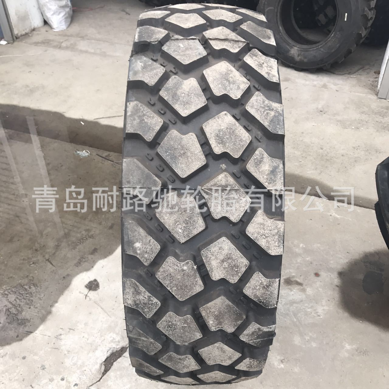 305/335/365/80R20  吊车轮胎395/365/85R20