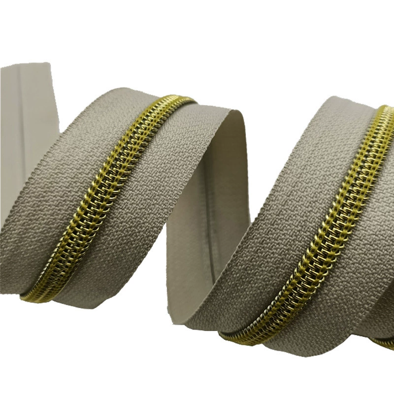 Нейлоновая серебристая сумка с молнией, куртка