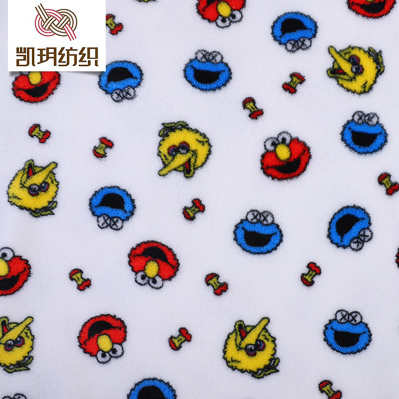 2019新款卡通芝麻街印花法兰绒睡衣面料绒布靠垫床上用品面料批发