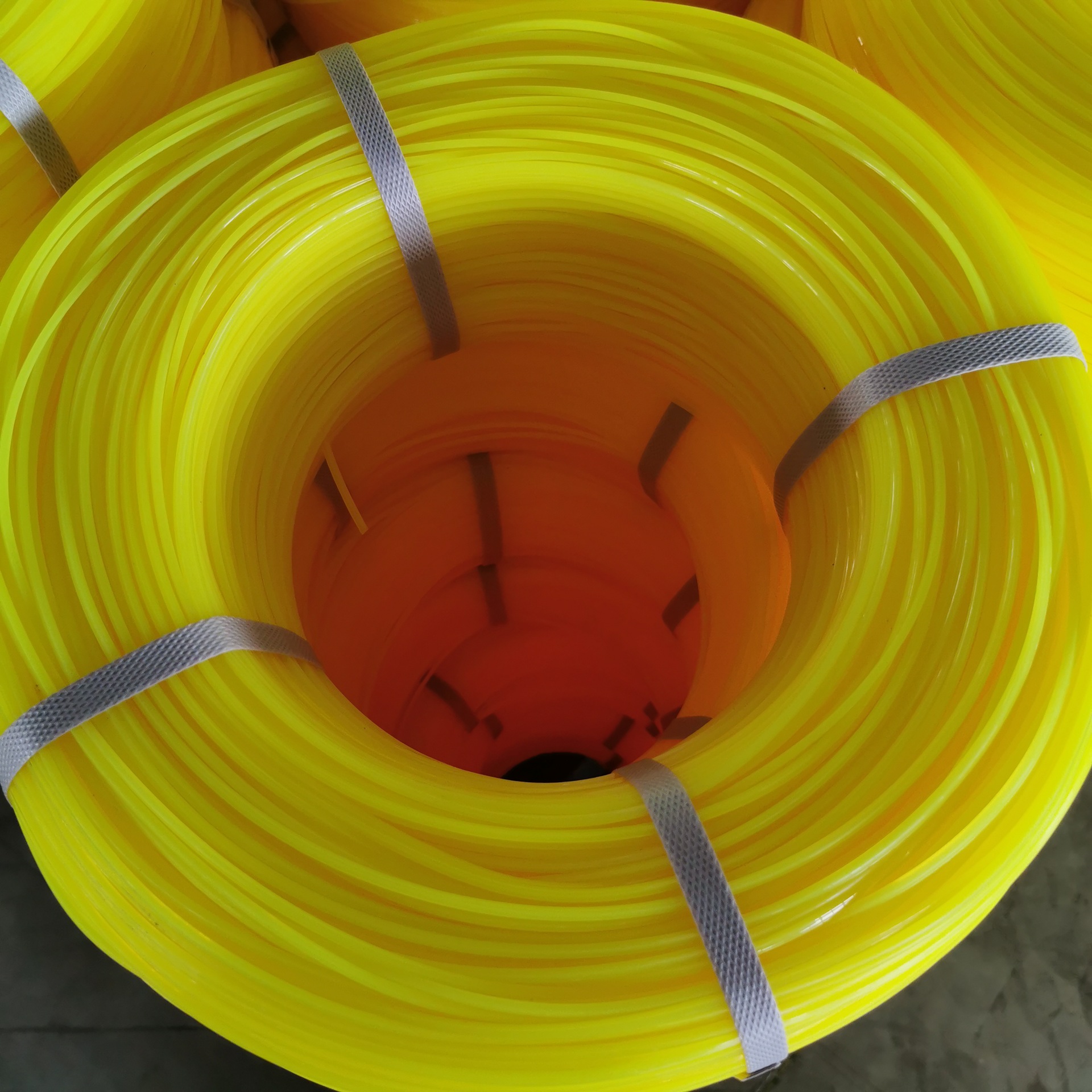 厂家直销 供应尼龙割草线 2.4mm*5kg 方形 捆装 打草绳