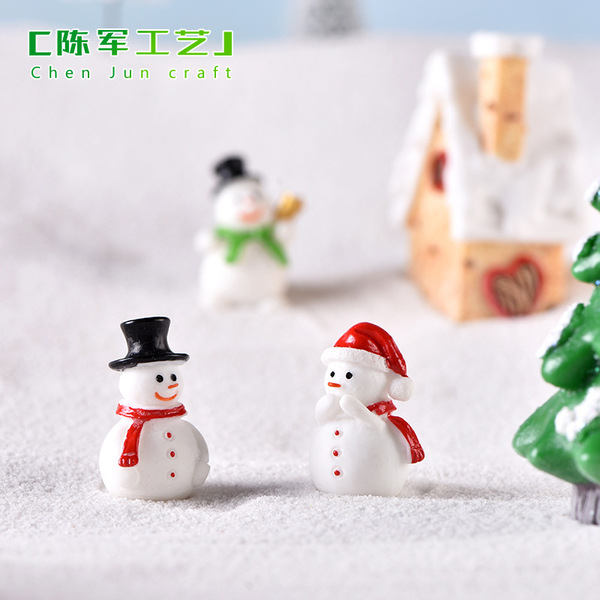 Christmas decorations with accessories for elderly