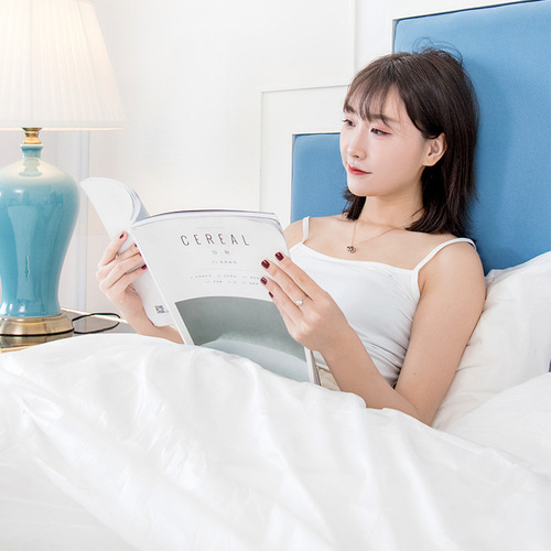 Travel Hotel Disposable Bedding Set of Four (Sheet, Pillowcase, Duvet Cover) or Three (Sheet, Pillowcase, Duvet Cover) Pure White Anti-Dust Bed Sheet Pillowcase Duvet Cover with Thickening