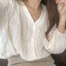 2023早秋HEYGIRL黑哥 超好看的V领蕾丝衫女韩版白色长袖纯色衬衣