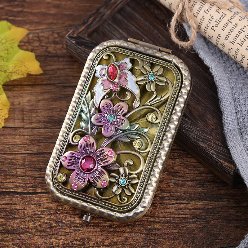 Espejo de metal de estilo europeo cobre retro portátil pequeño espejo de bolsillo plegable espejo de maquillaje de doble cara para mujer espejo de regalo