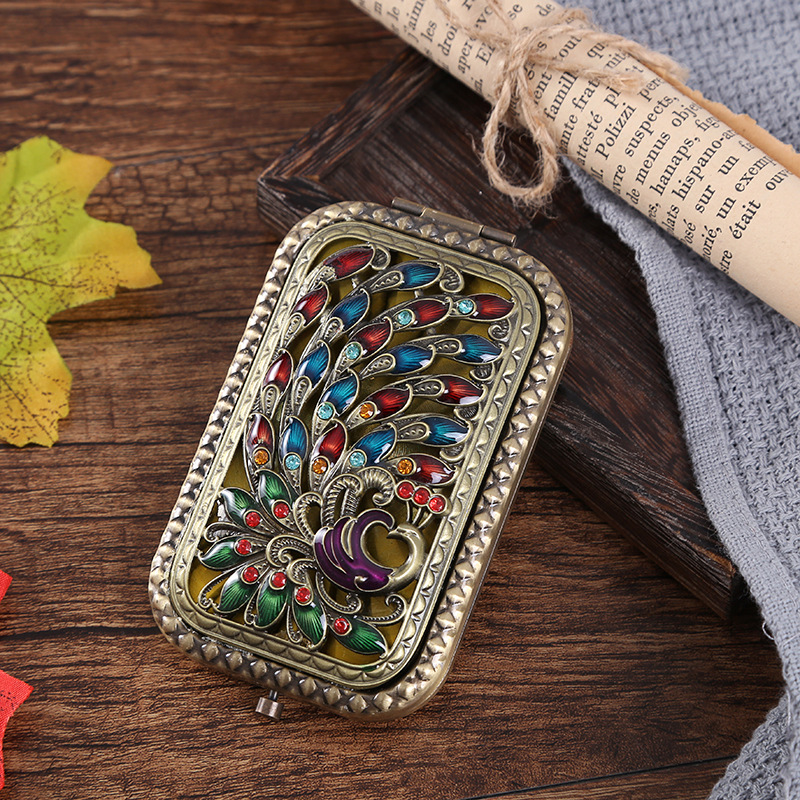 Espejo de metal de estilo europeo cobre retro portátil pequeño espejo de bolsillo plegable espejo de maquillaje de doble cara para mujer espejo de regalo