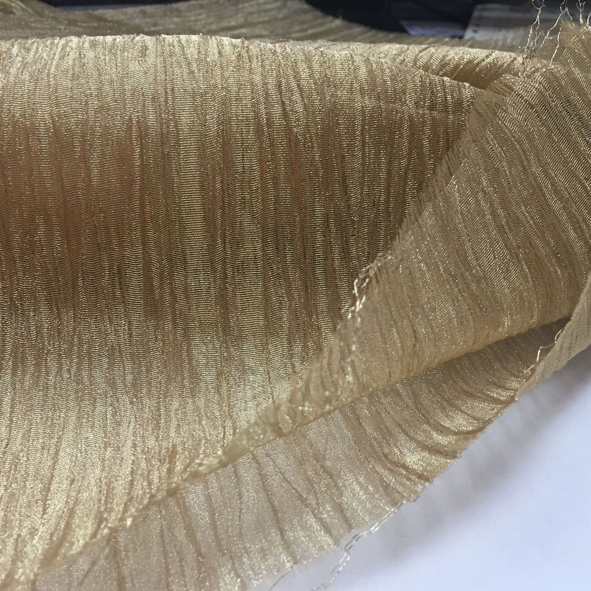 台湾进口玻璃夹丝材料墙壁布金属褶皱面料缎织带礼品鲜花包装面料