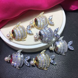 Women's plating real gold Pearl corsage cute little goldfish freshwater pearl corsage cute cartoon animal clothing