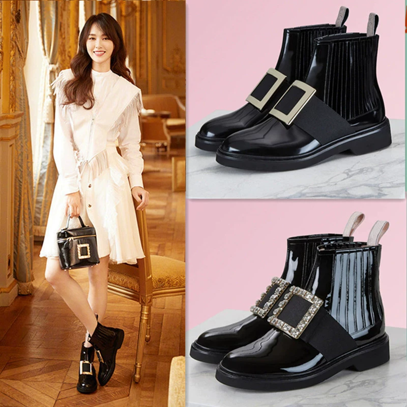 Женские кожаные ботинки-мартинсы 2025 года с квадратной пряжкой из лакированной кожи и стразами, с круглым носком, на низком каблуке, с эластичной вставкой, короткие, на резиновой подошве