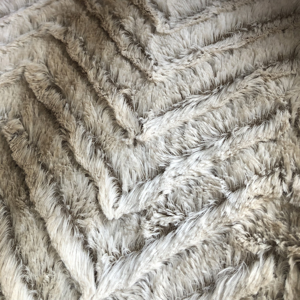 工厂供应刷花波浪纹pv绒面料毛绒毯 优质面料精细做外贸产品