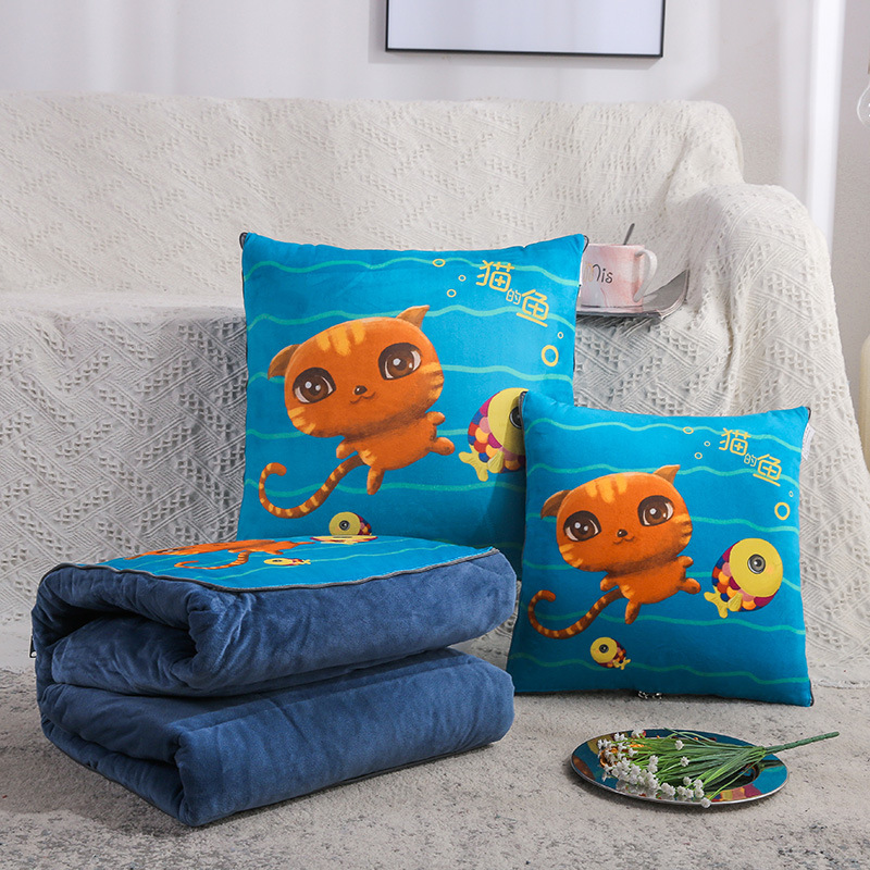 새끼 고양이는 물고기를 먹는다