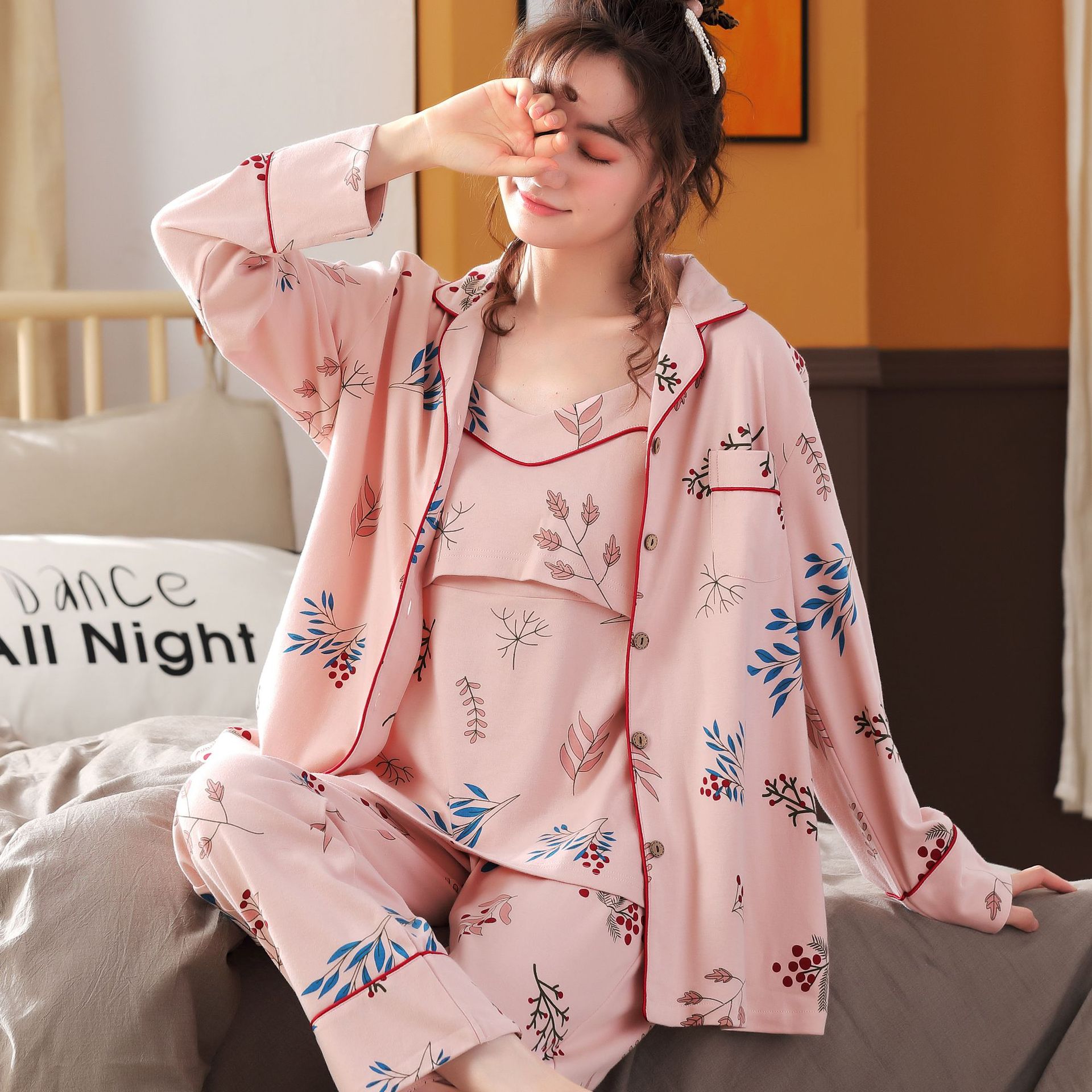 春秋綿の月子服の出産前の産後三点セットは綿のパジャマの授乳服セットを着ることができます。