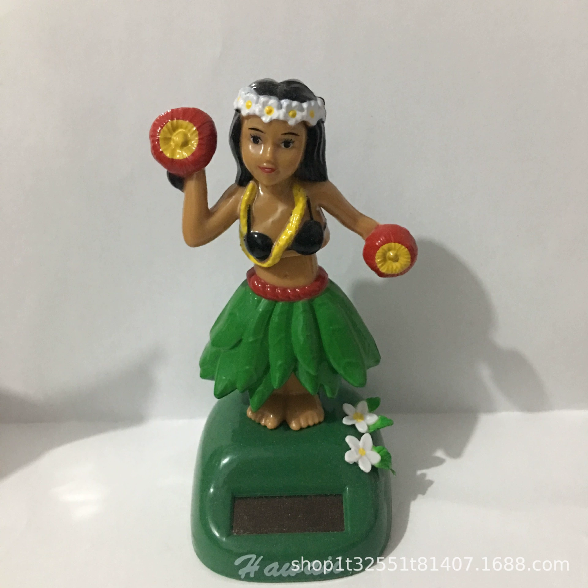 Solar‑powered cartoon doll (apple design), 11 cm, colorful, no batteries