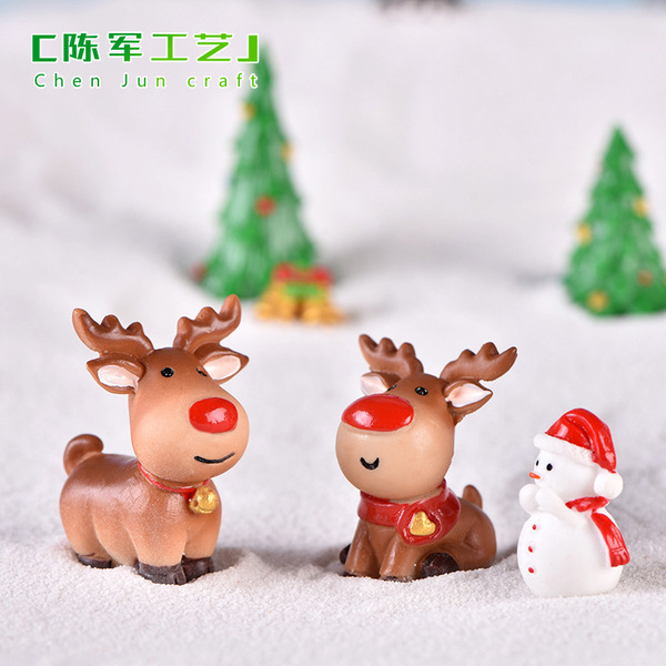 Christmas decorations with accessories for elderly