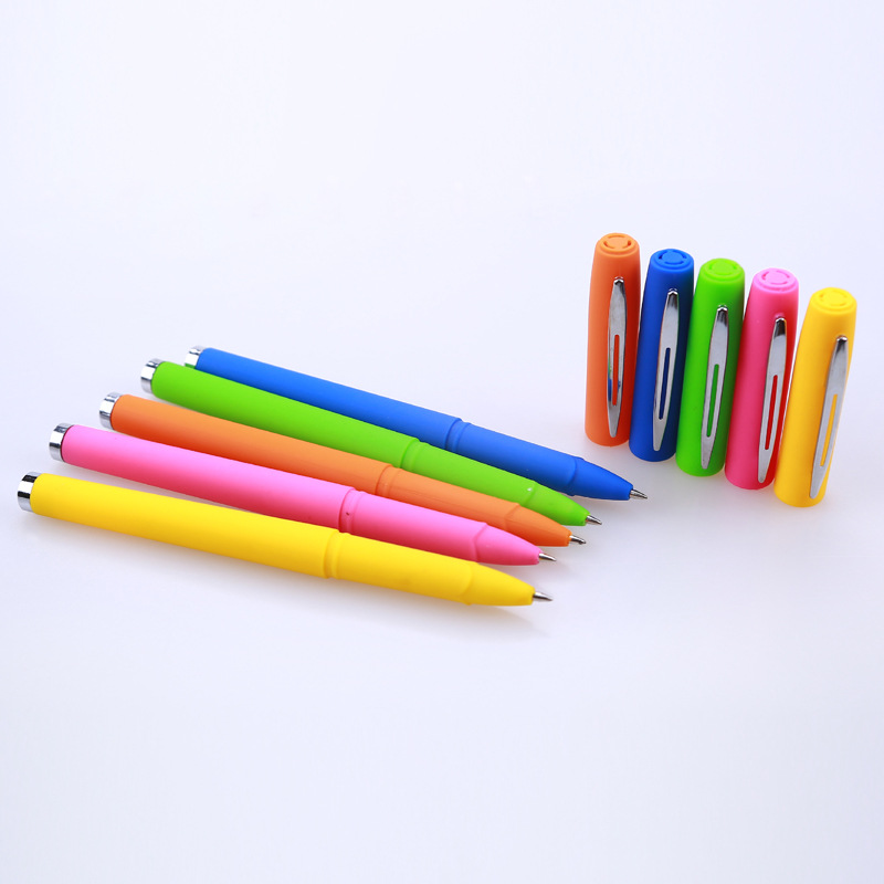 Pluma publicitaria de color minimalista, pluma neutra personalizada, logotipo, clip de pluma metálica, calidad de la atmósfera, venta directa de fabricantes