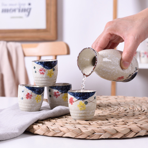 Hand-painted wine cup Japanese ceramic sake shot glass jug warm wine cup wine divider underglaze color sushi restaurant white wine cup