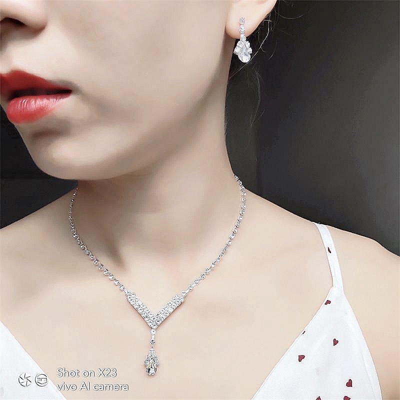 Directo de fábrica Corea moda plata garra cadena rhinestone goteo amor gota agua collar pendientes traje Joyería La boda