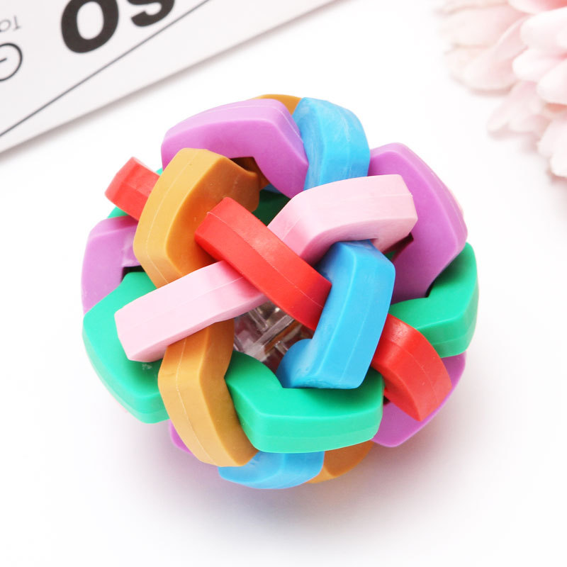 Suministro directo de fábrica mascota mordedura juguete colorido campana perro sonido juguete molar mordedura resistente TPR bola tejida