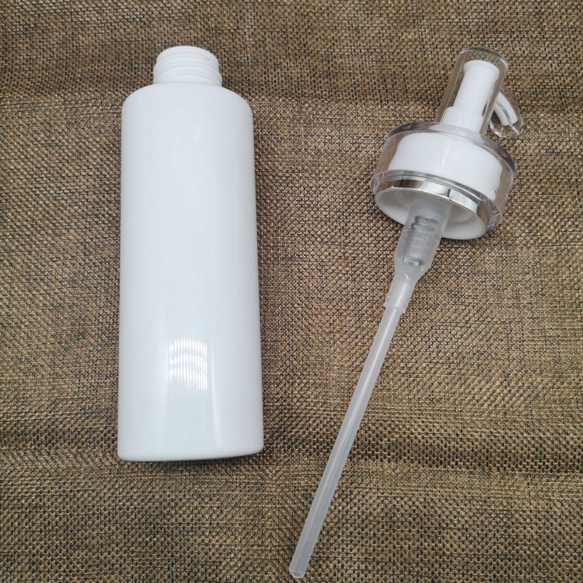 厂家批发150ml压嘴乳液分装瓶纯露按压瓶 化妆品喷瓶 PET乳液瓶