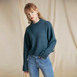 女式针织衫;连衣裙;毛衣