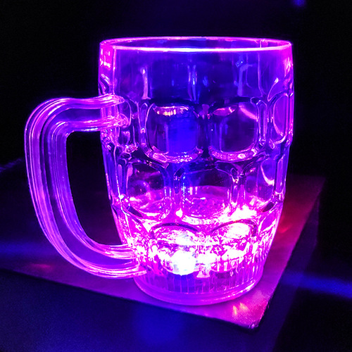 New and unique acrylic light-up sensor cup when exposed to water, colorful luminous LED cup, night market beer cup, hot-selling toy