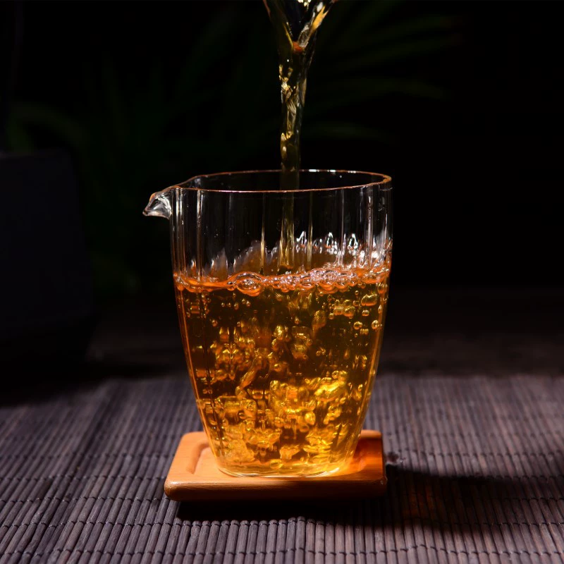 Yunnan Pu'er Tea Yunhai Fuxing Tea 2201 Mingqian Spring Spring Jianjian Blang Ancient Tea Yinnia Cake