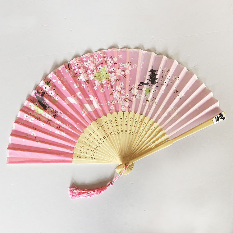Fábrica directa estilo chino de bambú de seda ventilador bambú suerte regalo dos sonrisa verde plegable estilo antiguo ventilador fábrica al por mayor