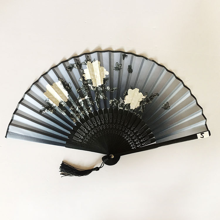 Fábrica directa estilo chino de bambú de seda ventilador bambú suerte regalo dos sonrisa verde plegable estilo antiguo ventilador fábrica al por mayor