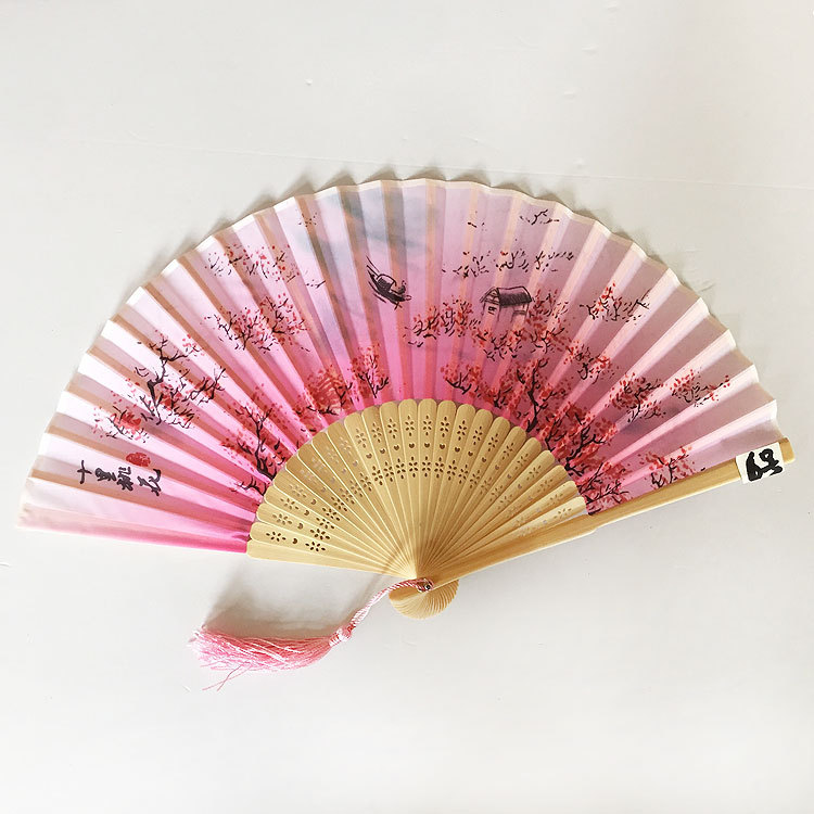 Fábrica directa estilo chino de bambú de seda ventilador bambú suerte regalo dos sonrisa verde plegable estilo antiguo ventilador fábrica al por mayor