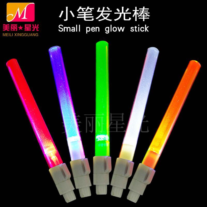 Venta al por mayor mini palo luminoso led celebración empresarial fiesta de Nochevieja accesorios luminosos pequeño bolígrafo palo logo fabricante