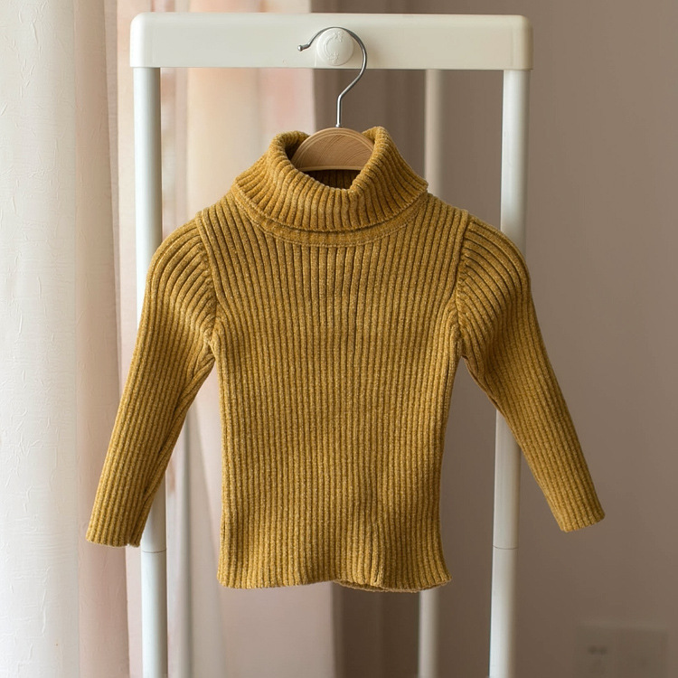 노란색 터틀넥 스웨터 (두꺼운)