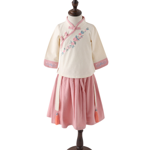 Chinese-style ethnic children's clothing Hanfu set for girls and babies, including qipao and traditional Tang-style dresses, suitable for spring and autumn school uniforms and tea ceremonies.