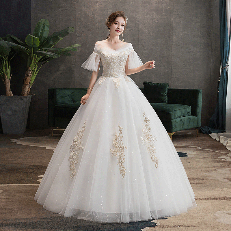 Elegant wedding dress for bride
