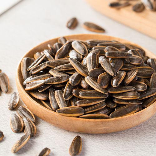 Crokvan Caramel Melon Seeds 128g Bag, Sunflower Seed Caramel Flavor Nuts Snack Office Leisure Snack Wholesale