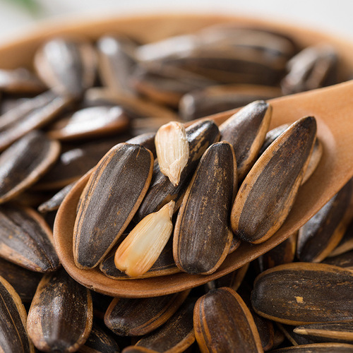 Crokvan Caramel Melon Seeds 128g Bag, Sunflower Seed Caramel Flavor Nuts Snack Office Leisure Snack Wholesale