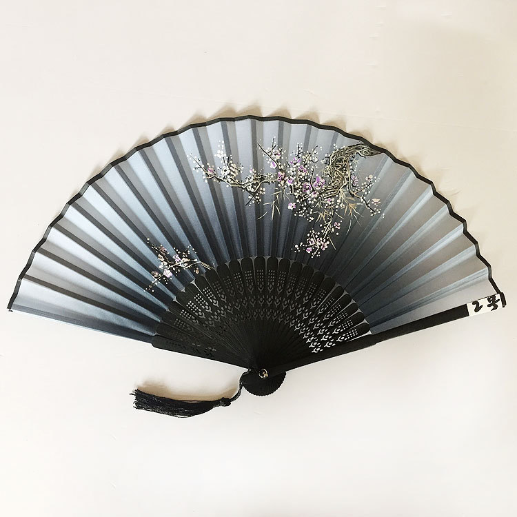 Fábrica directa estilo chino de bambú de seda ventilador bambú suerte regalo dos sonrisa verde plegable estilo antiguo ventilador fábrica al por mayor