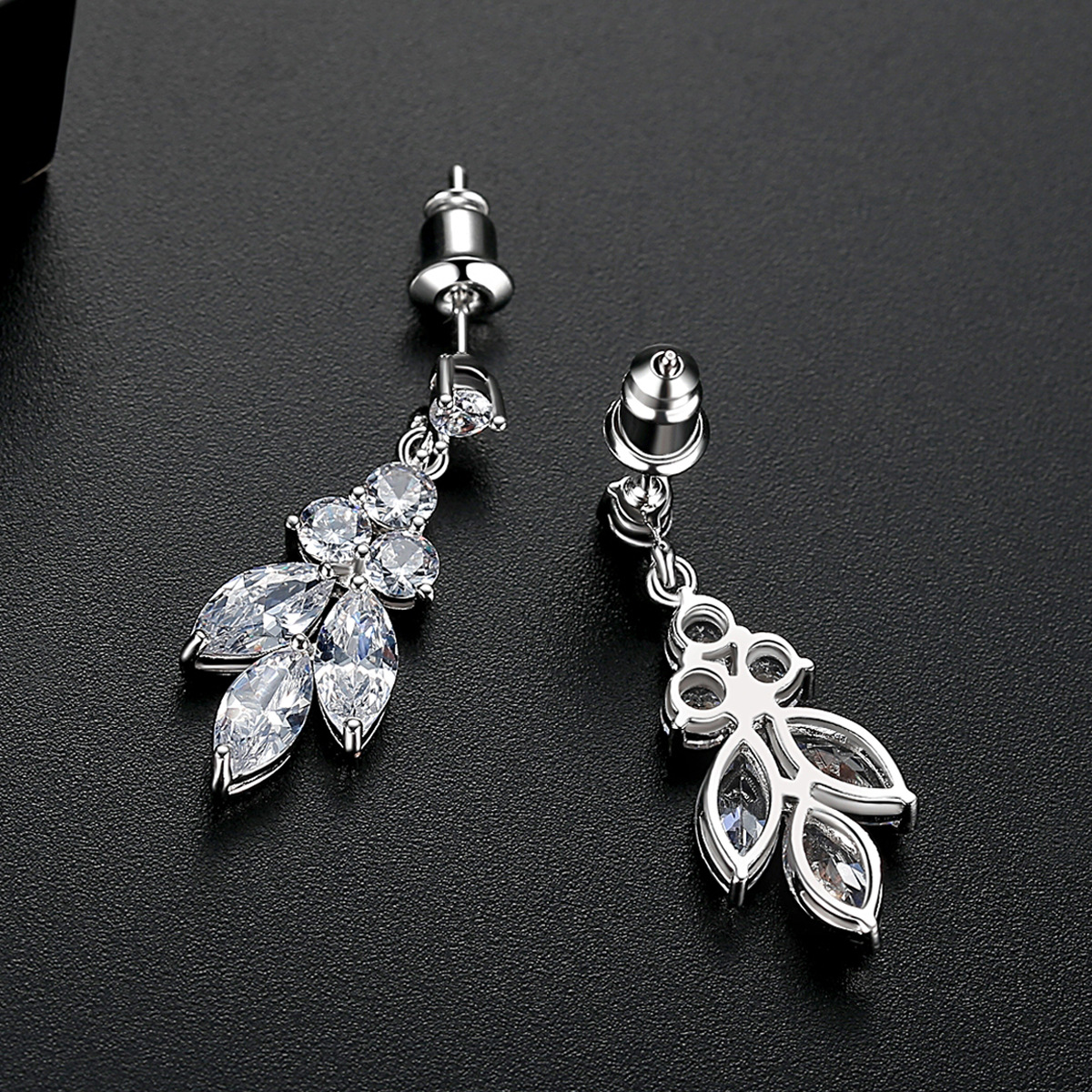 Fresh elegant fashionable earrings with zircon