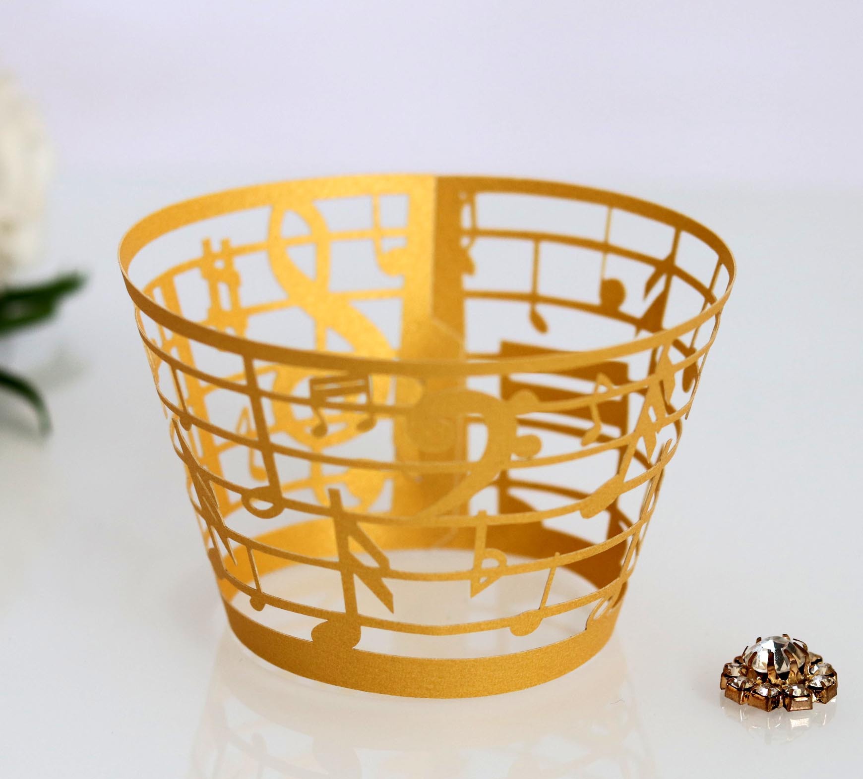 Láser transfronterizo hueca taza de papel pastel borde de papel nota negra tema musical pentagrama decoración taza de papel encaje