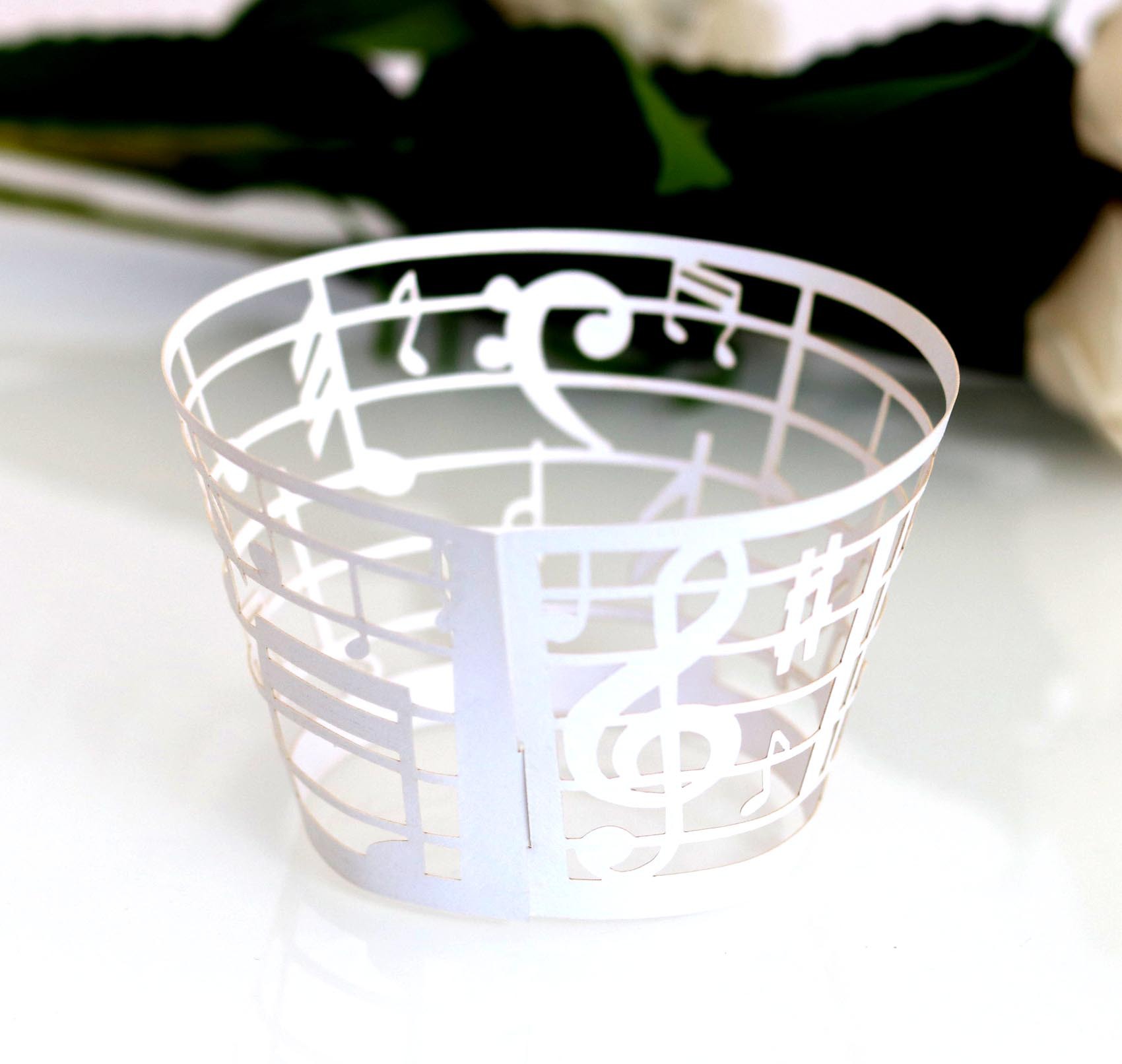 Láser transfronterizo hueca taza de papel pastel borde de papel nota negra tema musical pentagrama decoración taza de papel encaje