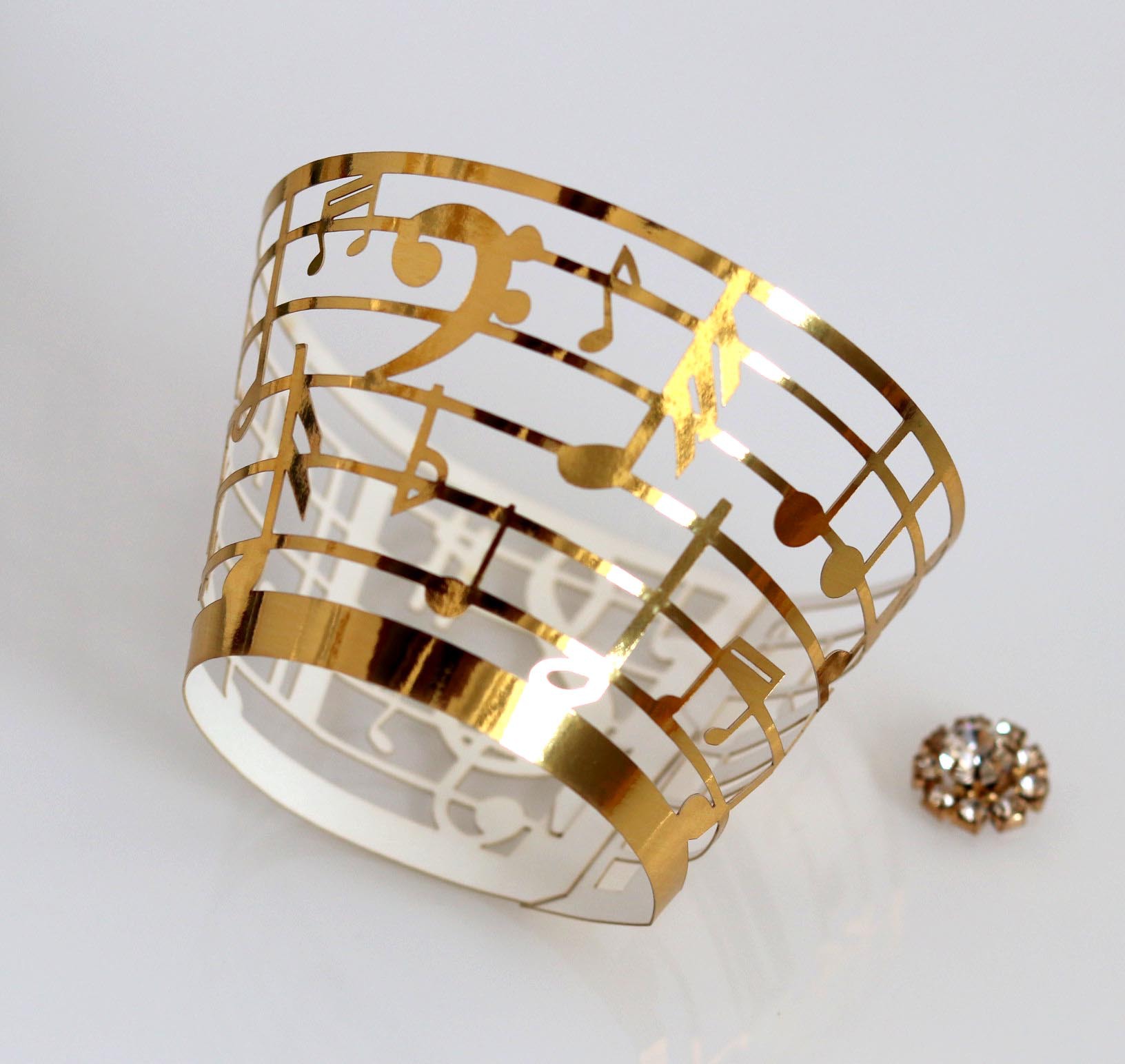 Láser transfronterizo hueca taza de papel pastel borde de papel nota negra tema musical pentagrama decoración taza de papel encaje