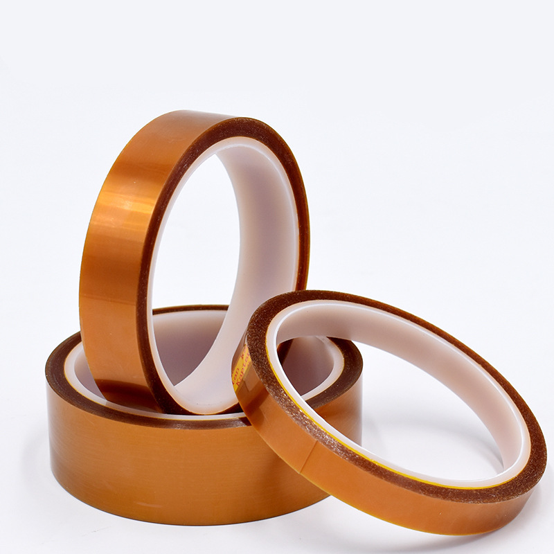 Fabricante de cinta PET marrón de alta temperatura para aislamiento de paquetes de baterías de litio para bancos de energía, con alta adhesión a terminales dorados en condiciones de baja temperatura.