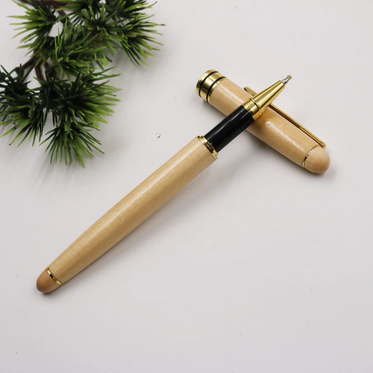 Smooth wooden handheld rollerball pen, wholesale, Birthday gift