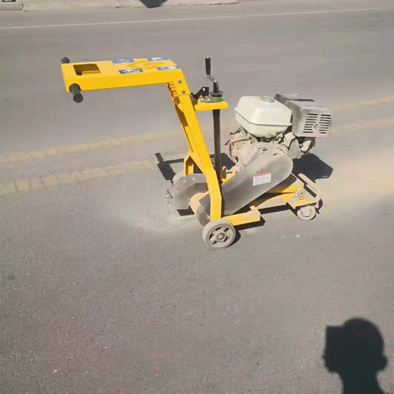 山东路面开槽机 公路养护设备沥青路面开槽机 汽油路面开槽机