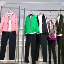 �V��Ʒ�����ɕr�к������bŮ�� 2025���bŮ���Sβ؛Ʒ���ۿ�Ů�b