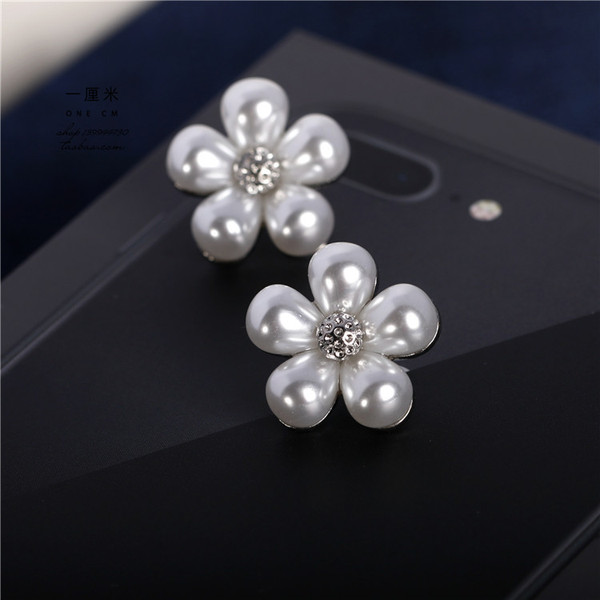 Sophisticated brooch lapel pin