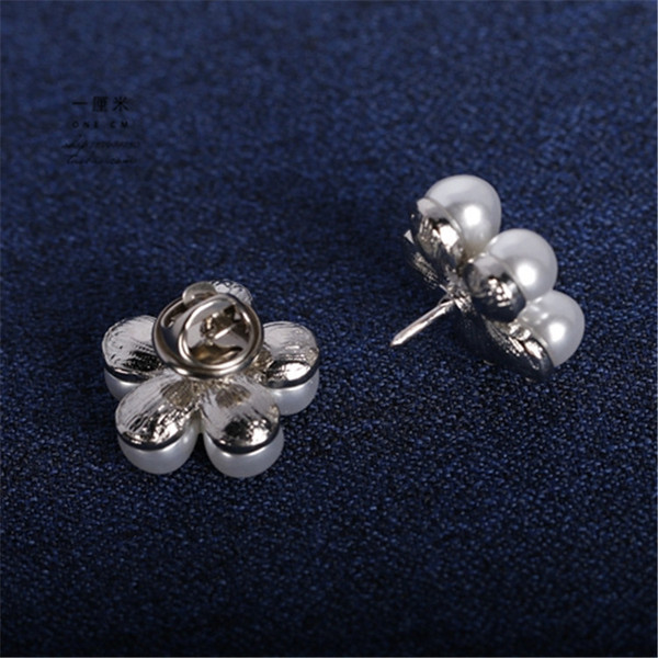 Sophisticated brooch lapel pin