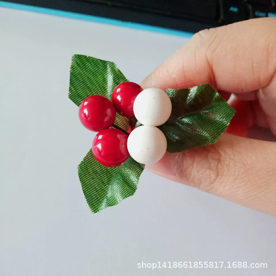 【热销爆款】圣诞装饰品三叉绿叶花束配件（红果+白果+绿叶）