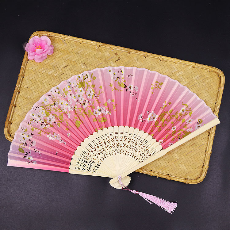 Fuente de la fábrica de bambú estilo chino ventilador plegable estilo japonés ventilador de bambú danza ventilador sonrisa ventilador al por mayor